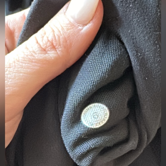 Lululemon shiny leggings size 6 - Picture 3 of 3